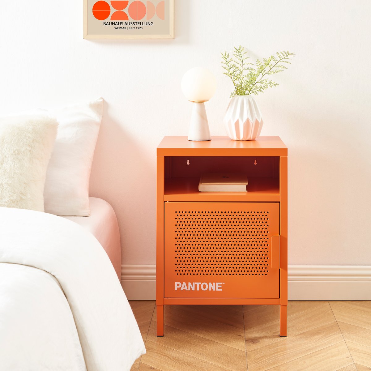 Table de chevet en acier orange / tcx 17-1360, PANTONE