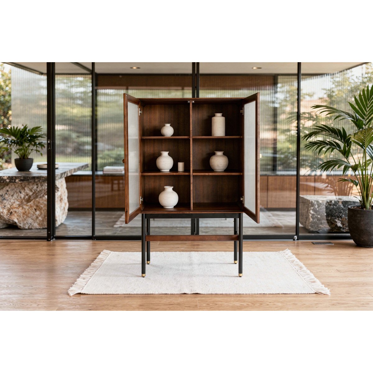 Vitrine en verre cannelé et noyer VELINA bois foncé, PRODUIT INTERIEUR BRUT