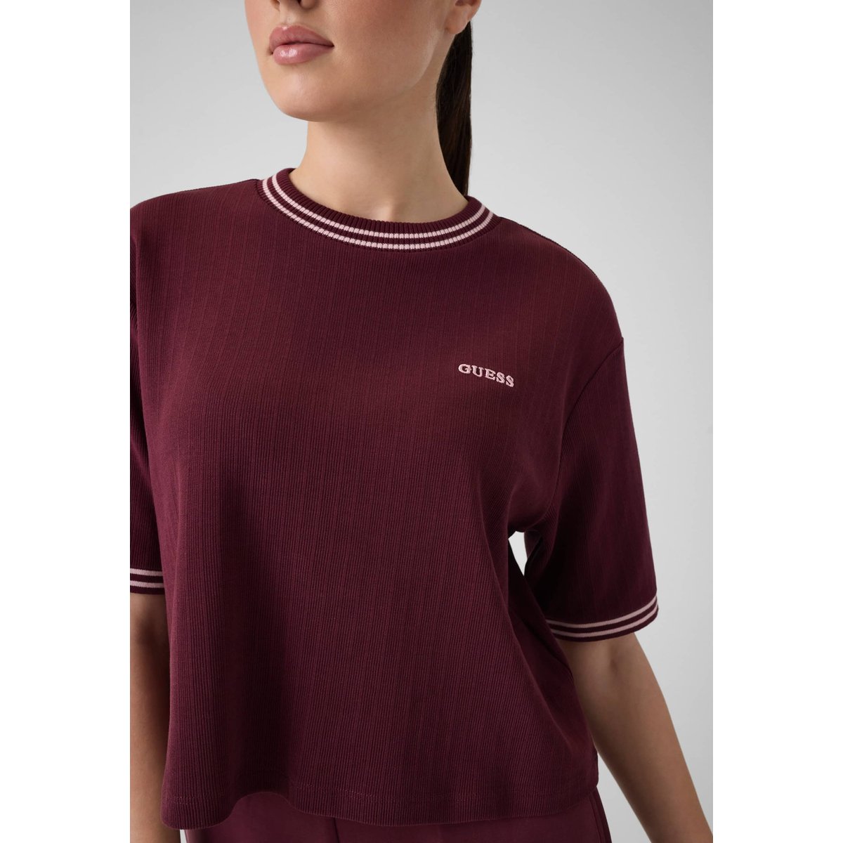 T-Shirt Court rouge foncé, GUESS