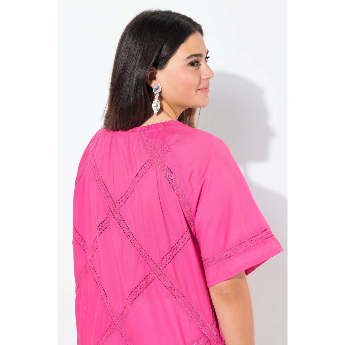 Blouse à empiècements en dentelle crochetée. rose vif, ULLA POPKEN