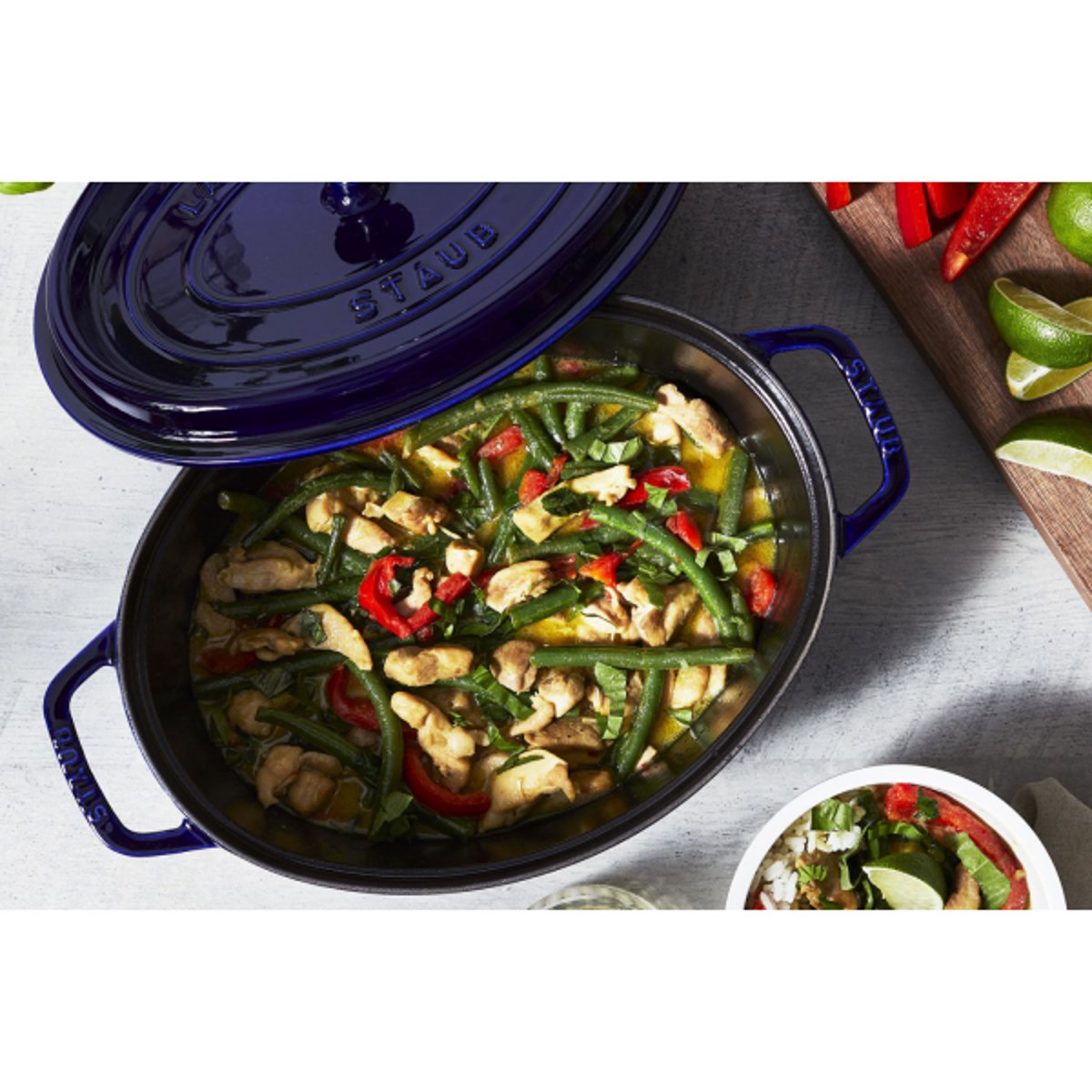 Cocotte 33 cm, Ovale, Bleu intense, Fonte bleu intense, STAUB