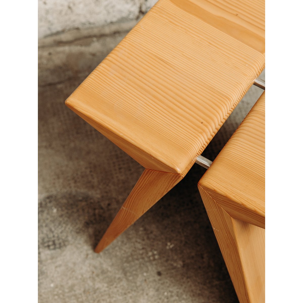 Tabouret en bois massif Axel N°369 - Bon état bois, DEBONGOUT