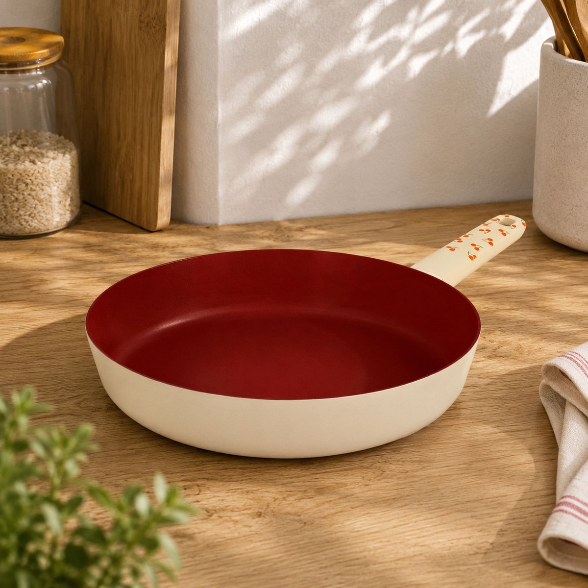 Poêle 28cm en aluminium, CERISE beige-rouge, MENASTYL