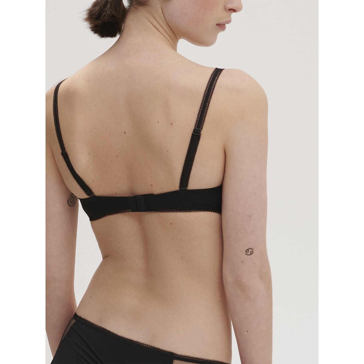 Soutien-gorge avec armatures décolleté plongeant, AMAZONE noir, SIMONE PERELE