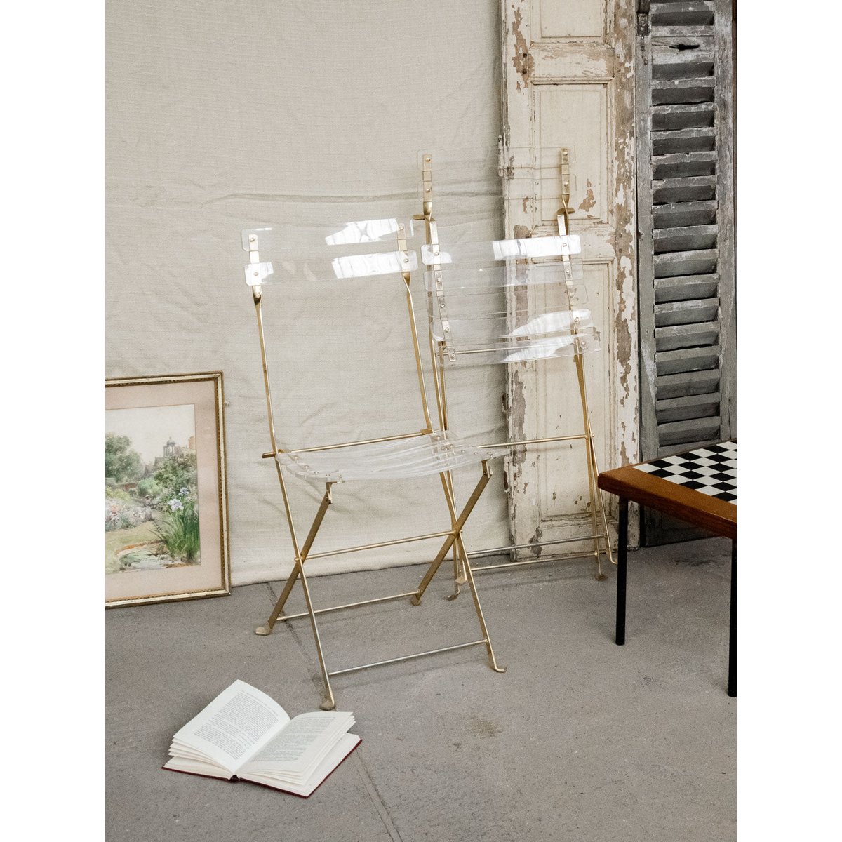 Paire de chaises en plexiglass Alma N°1102 - Bon état métal, DEBONGOUT
