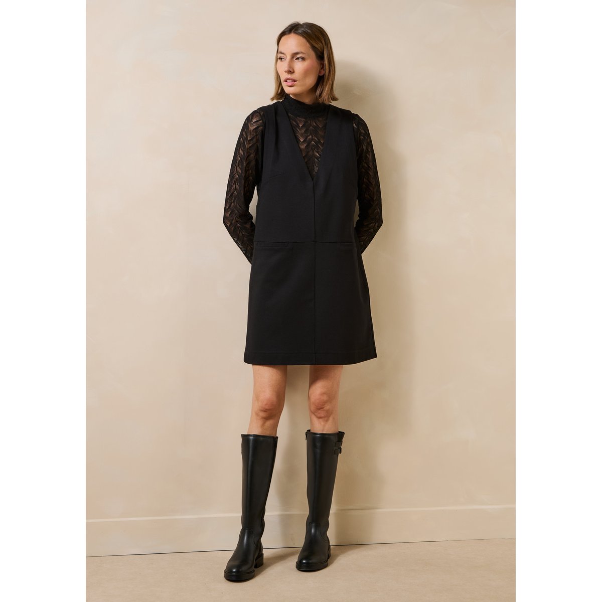Robe chasuble courte sans manches en jersey milano noir, LA FEE MARABOUTEE