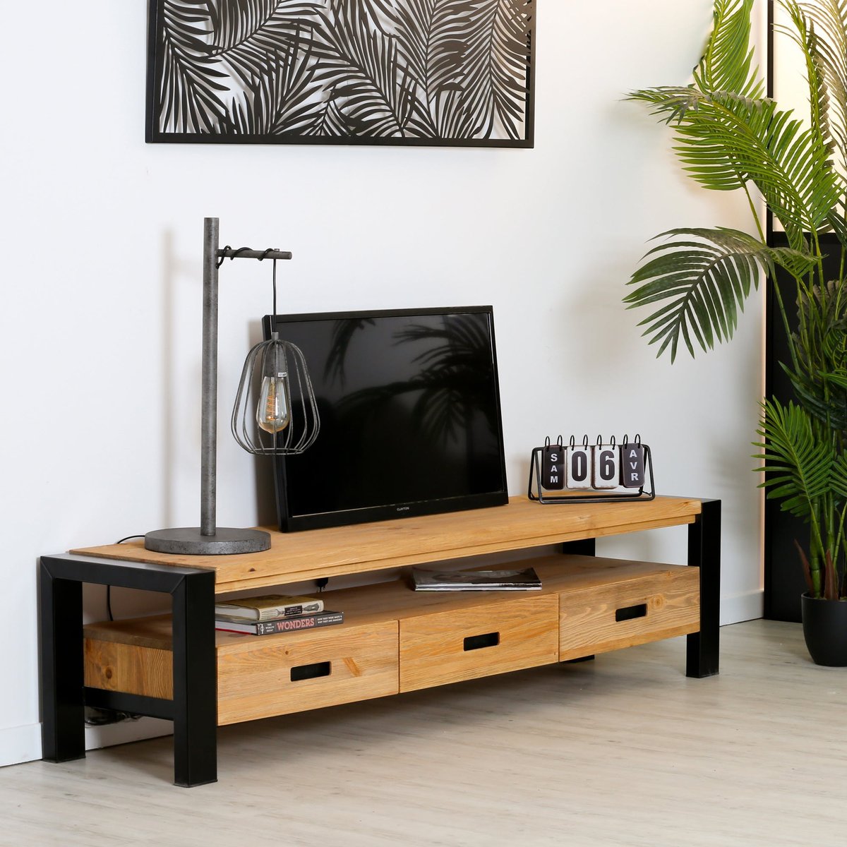 Meuble TV 180cm pin massif et métal 3 tiroirs style industriel LOUNDGE bois naturel, PIER IMPORT