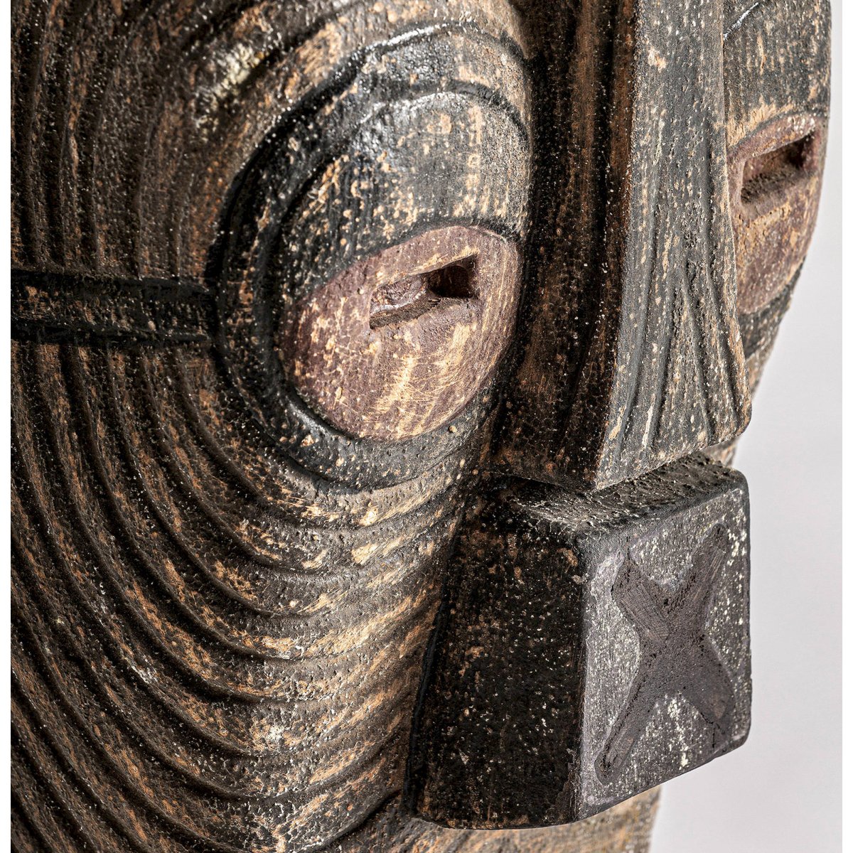 Sculpture ethnique en bois de manguier marron vieilli et noir, RECOLLECTION