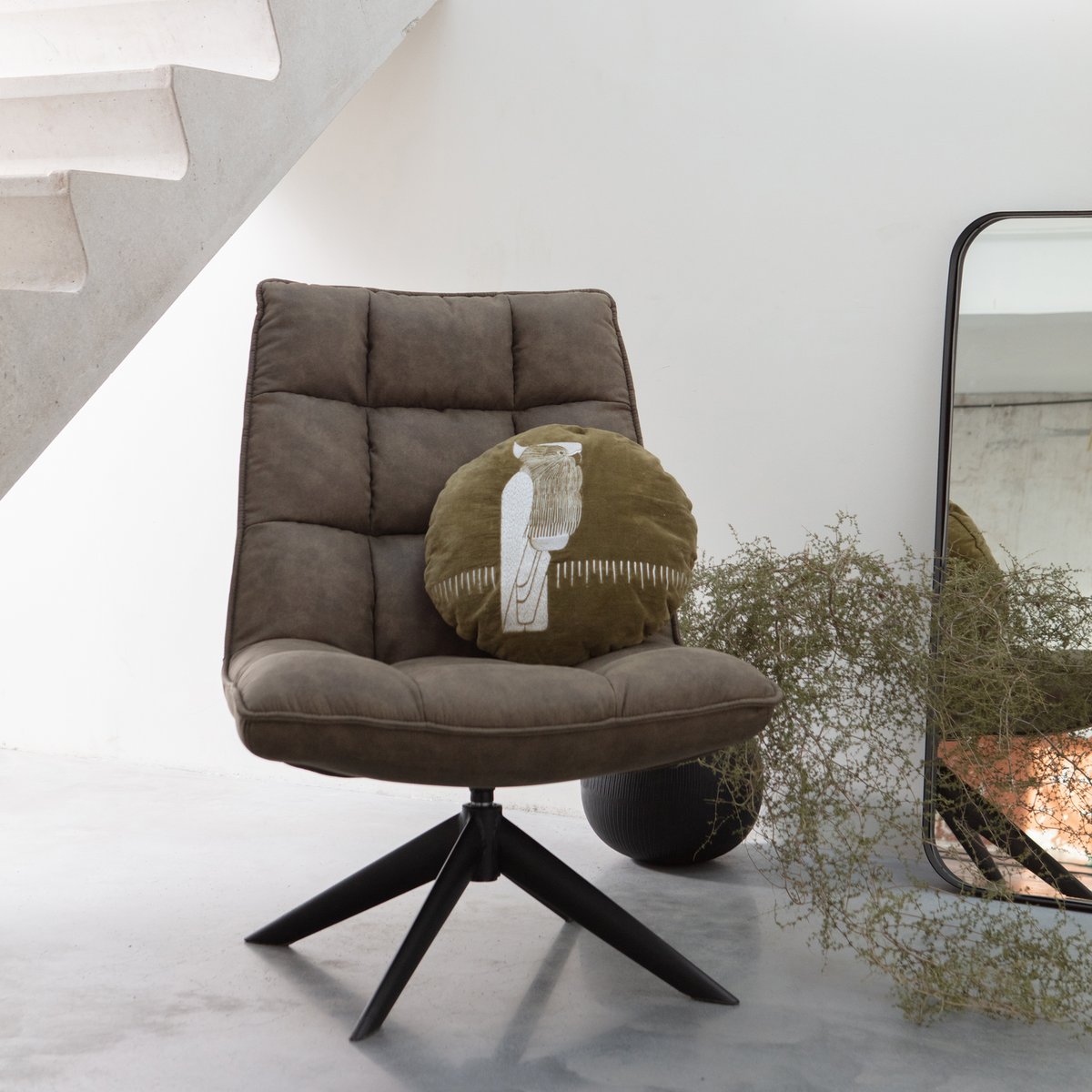 Fauteuil rotatif en aspect cuir JOUKE vert, WOOOD