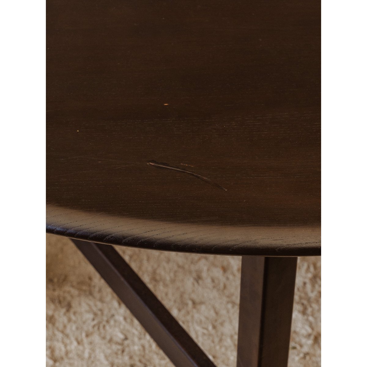 Table à manger en bois foncé Karla N°1307 - Bon état bois foncé, DEBONGOUT