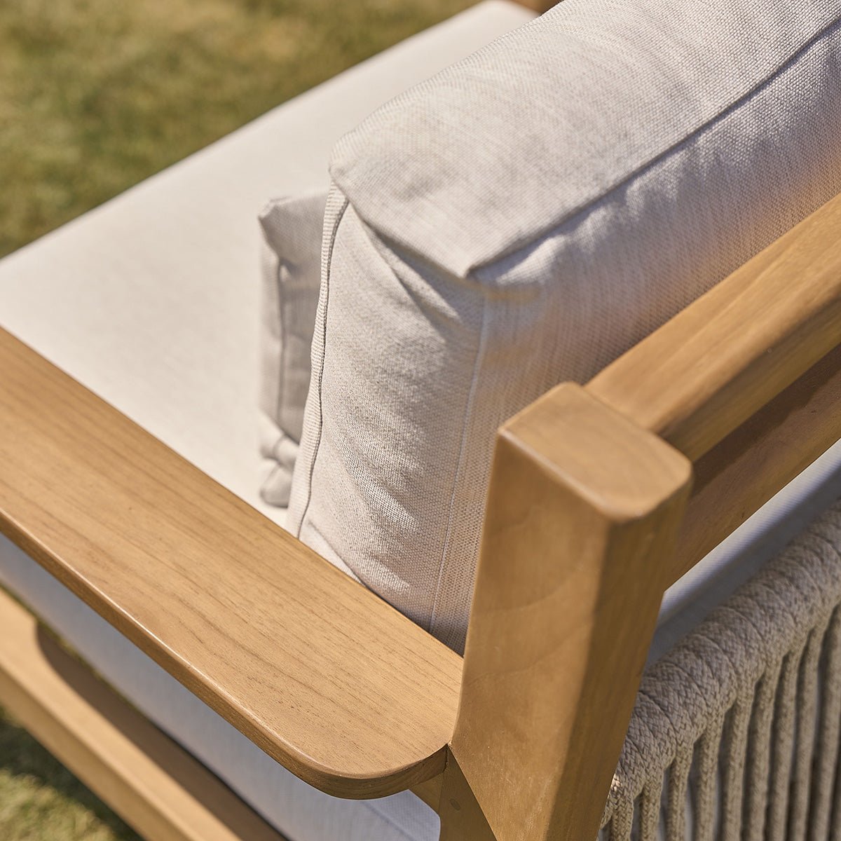 Fauteuil de jardin en teck massif avec coussins MAORA light_grey, BERAH GETAH