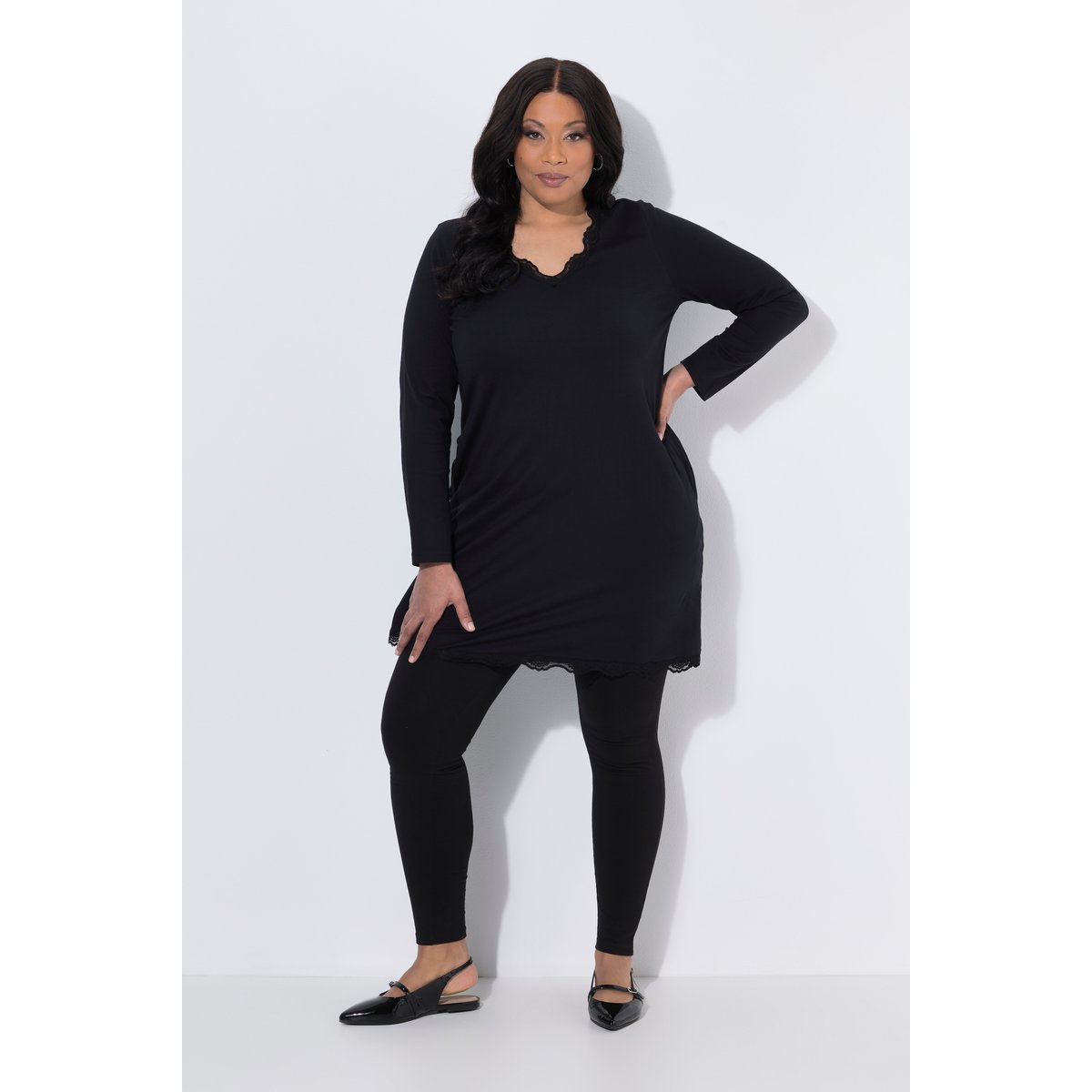 T-shirt long avec dentelle, poches noir, ULLA POPKEN