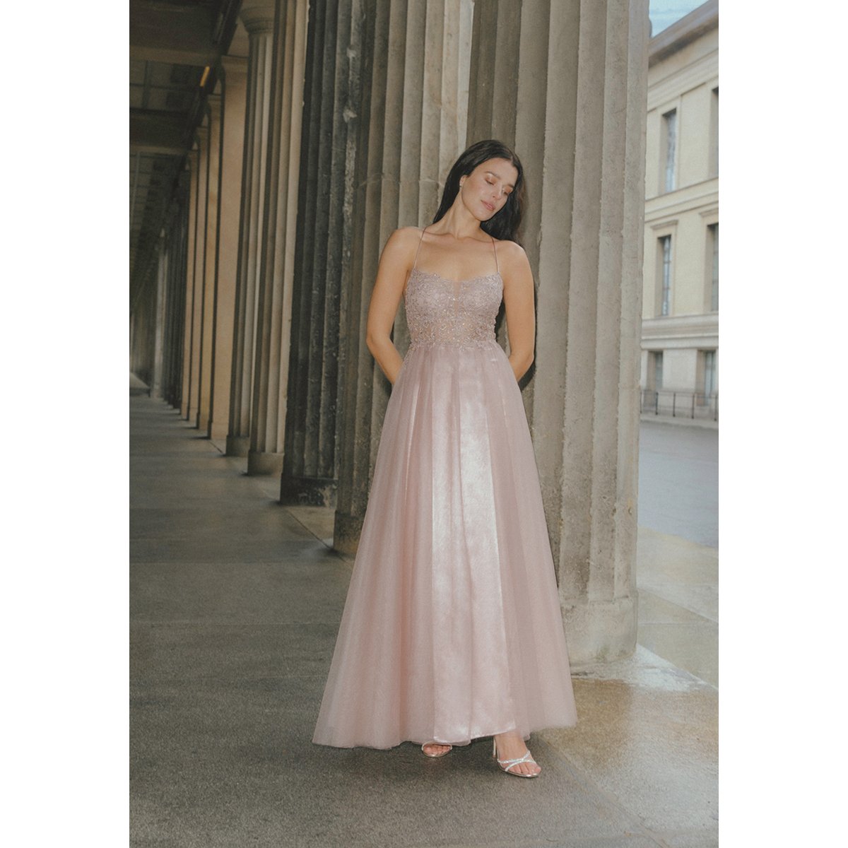 Robe de soirée à broderies fawn, VERA MONT