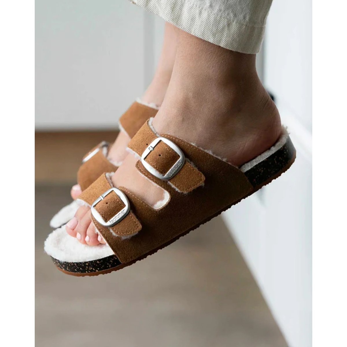 Chaussons Mules ouvertes brun, ISOTONER