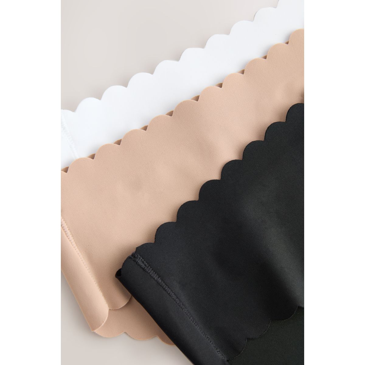 Culotte festonnée invisible, lot de 7 noir/blanc/nuit/praline, NEXT