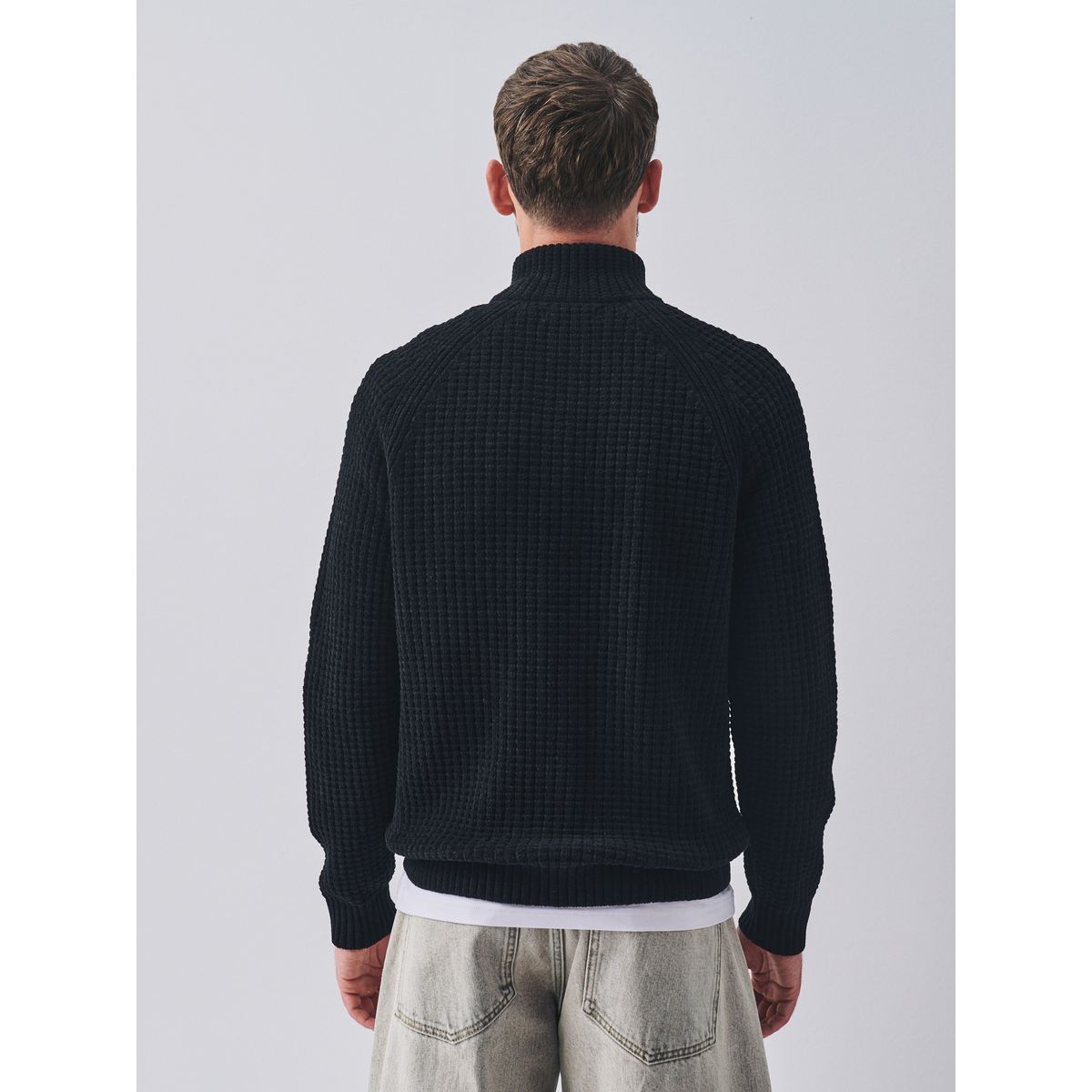 Pull en chenille gaufré et col zippé noir, NEXT
