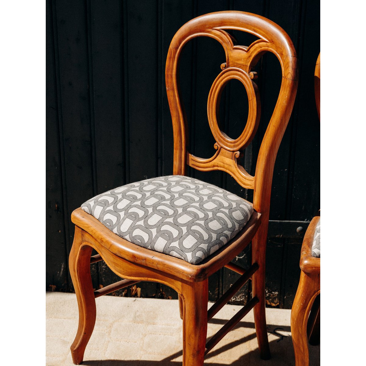 Paire de chaises en bois Alma N°488 - Bon état bois, DEBONGOUT