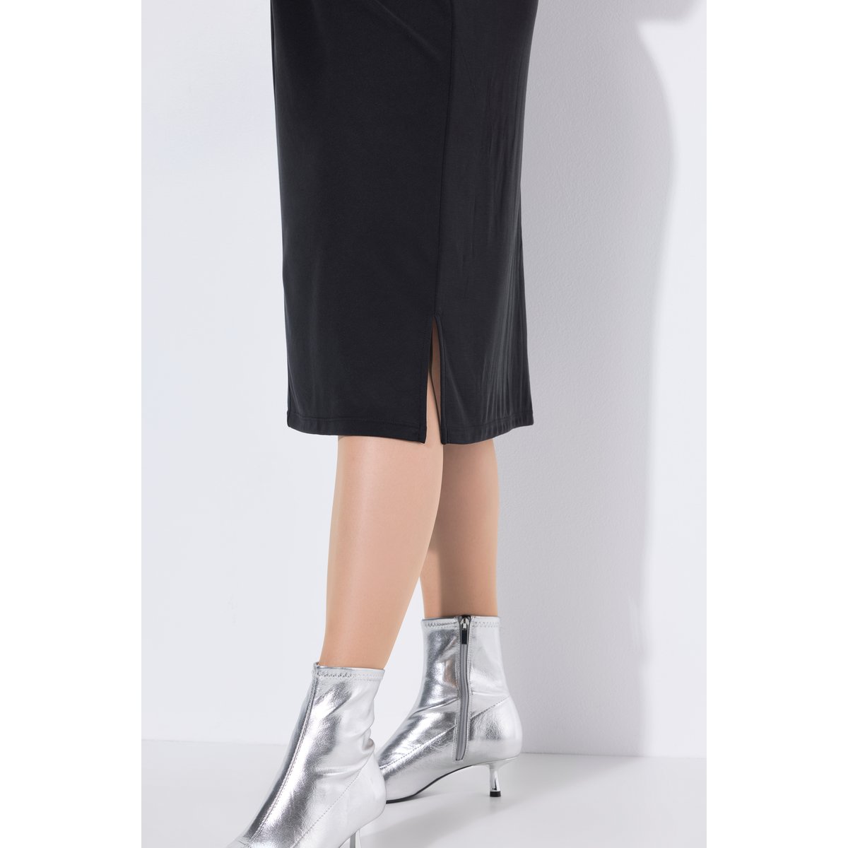 Robe midi avec décolleté en V et manches noir, ULLA POPKEN