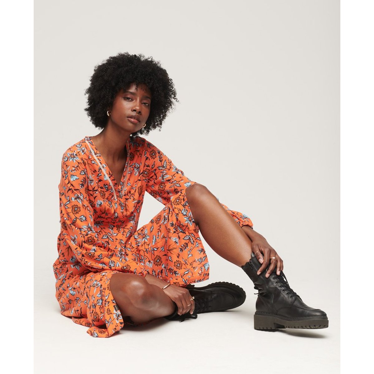 Robe de jour mi-longue imprimée encolure en V orange fleur d'hiver, SUPERDRY