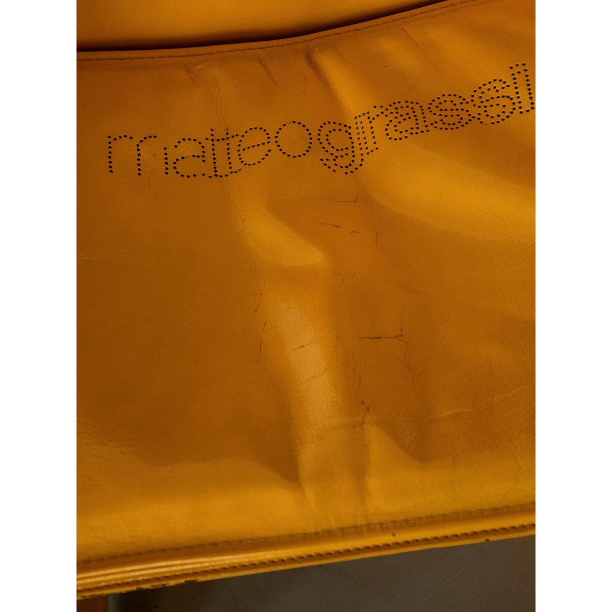 Paire de fauteuils en cuir jaune Jakob N°1240 - Bon état jaune, DEBONGOUT