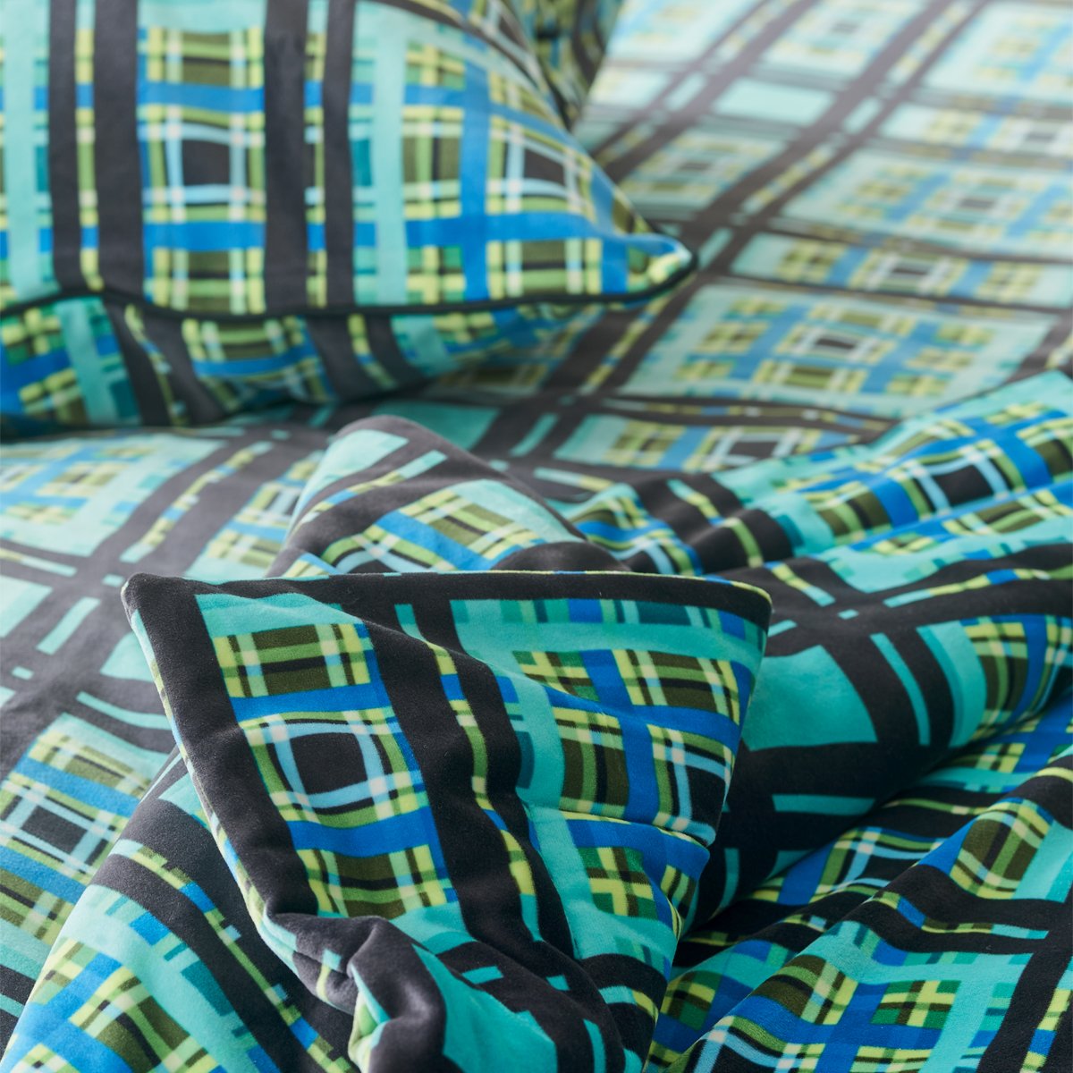 Housse de coussin imprimée en velour, CHENNAI AZURE bleu, DESIGNERS GUILD