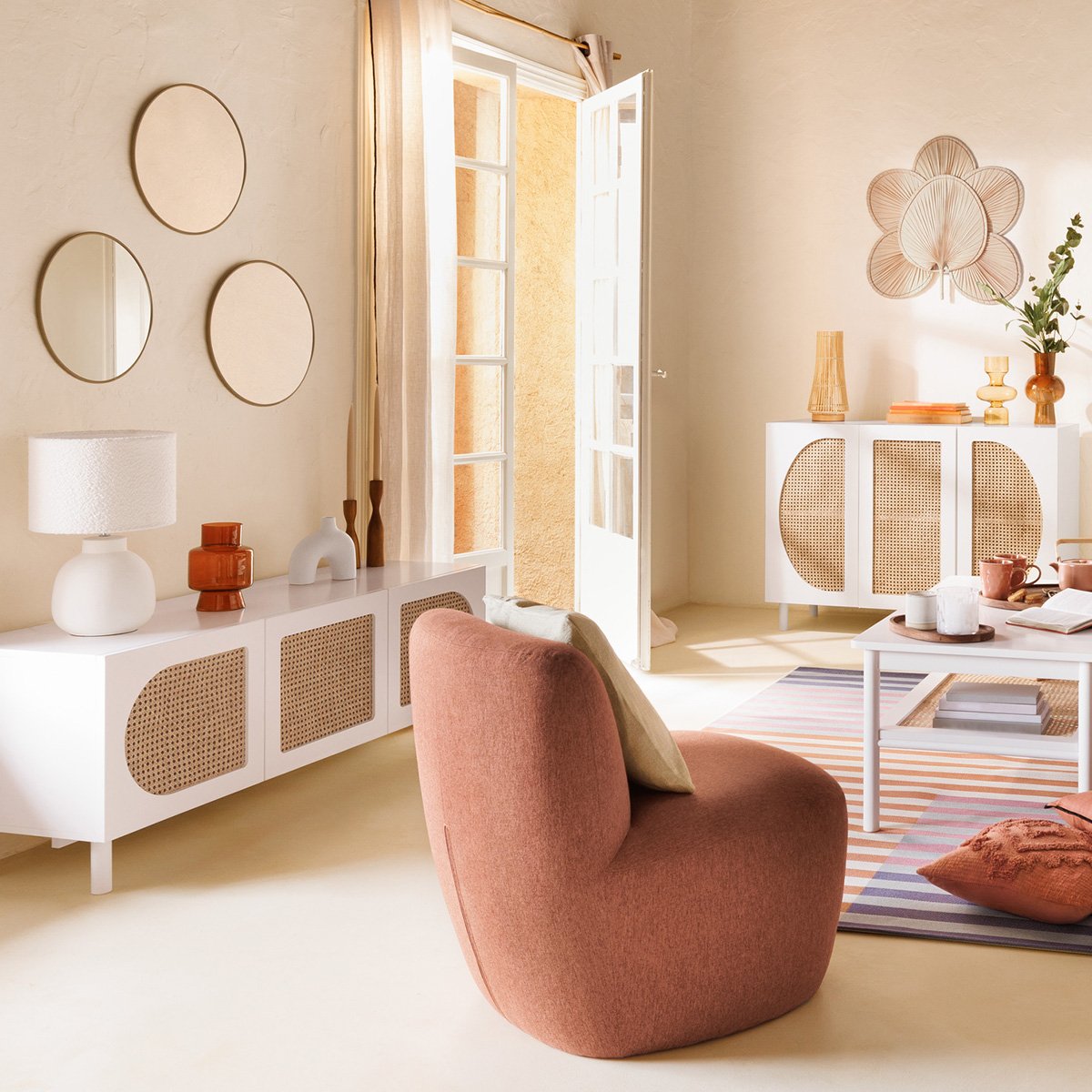 Buffet 3 portes cannage en rotin avec étagère ajustable CABRAS blanc, ATMOSPHERA