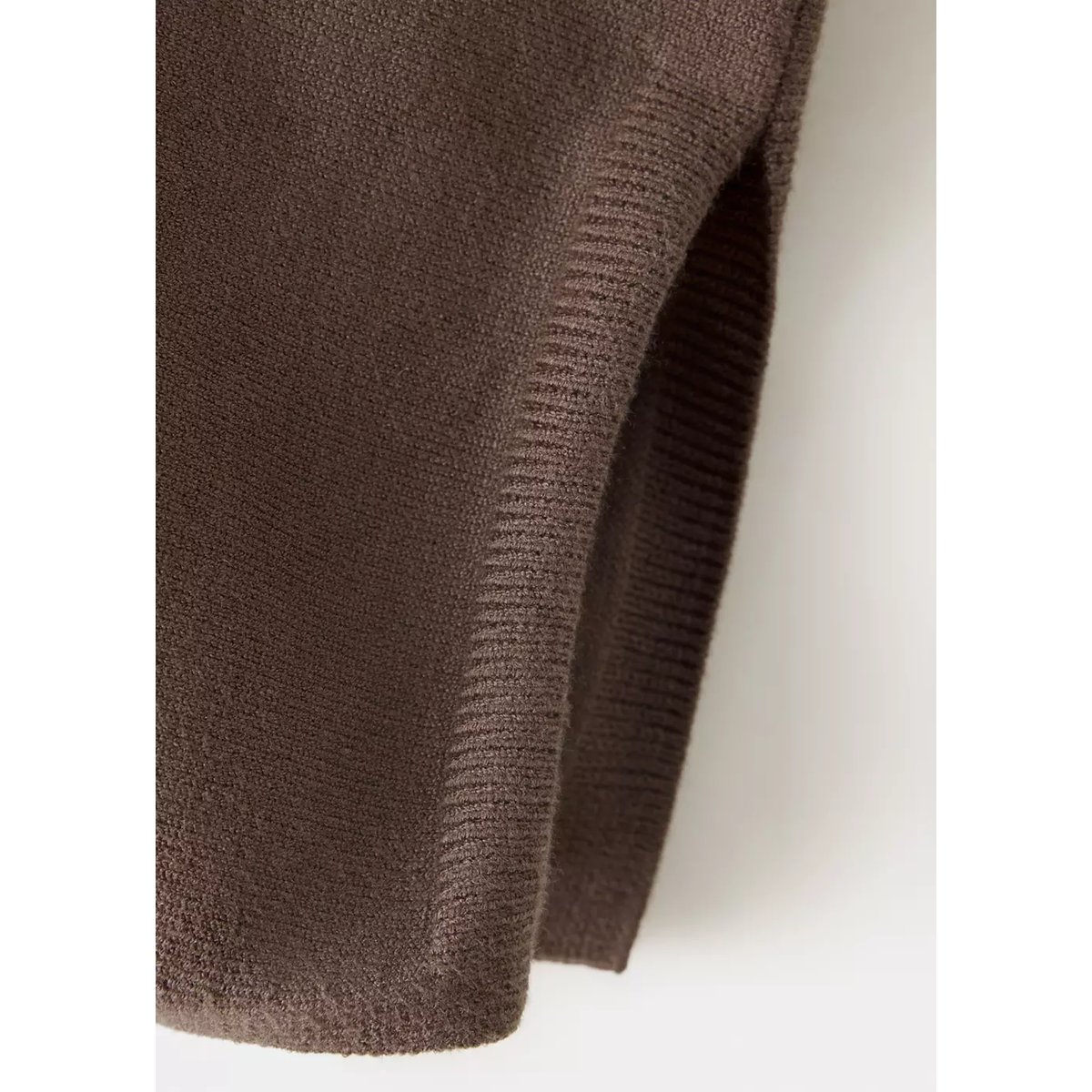 Pull-over base asymétrique chocolat, MANGO
