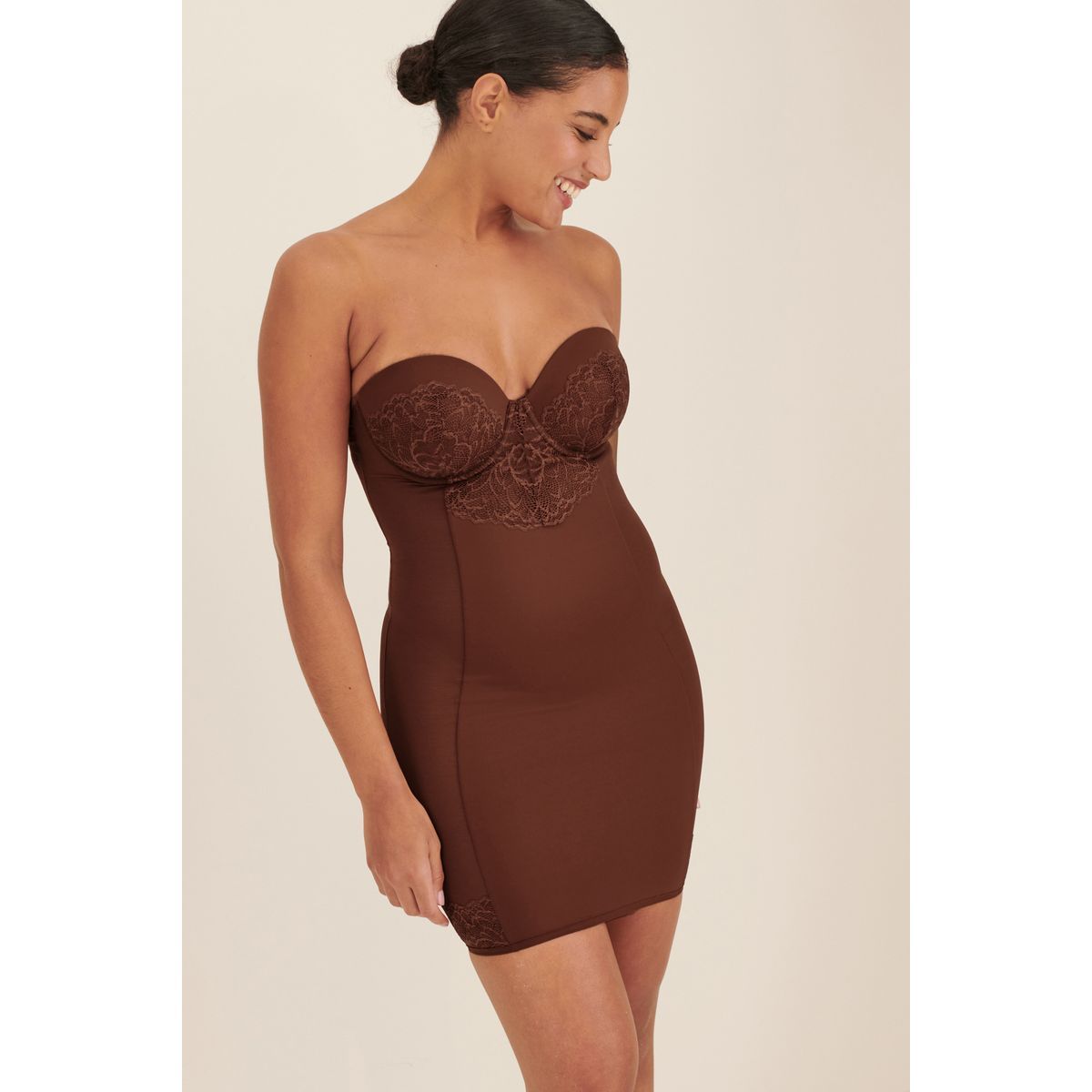 Nuisette À Effet Gainant Avec Bonnets Moulés marron chocolat, NEXT