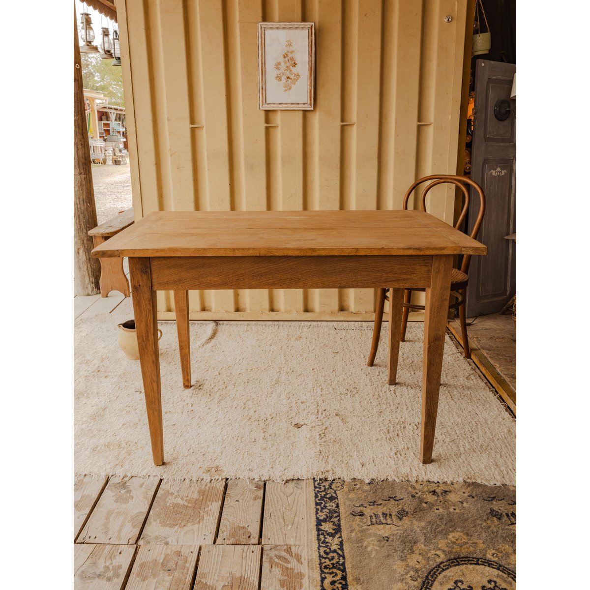 Table à manger en bois Romy N°1550 - Bon état bois foncé, DEBONGOUT