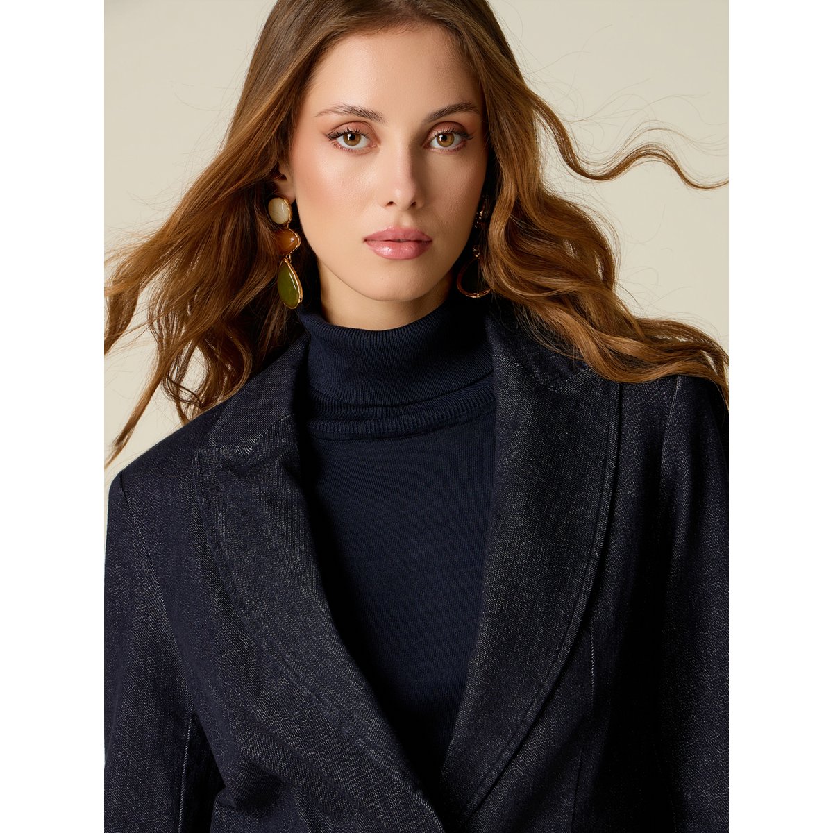 Blazer bleu, OLTRE