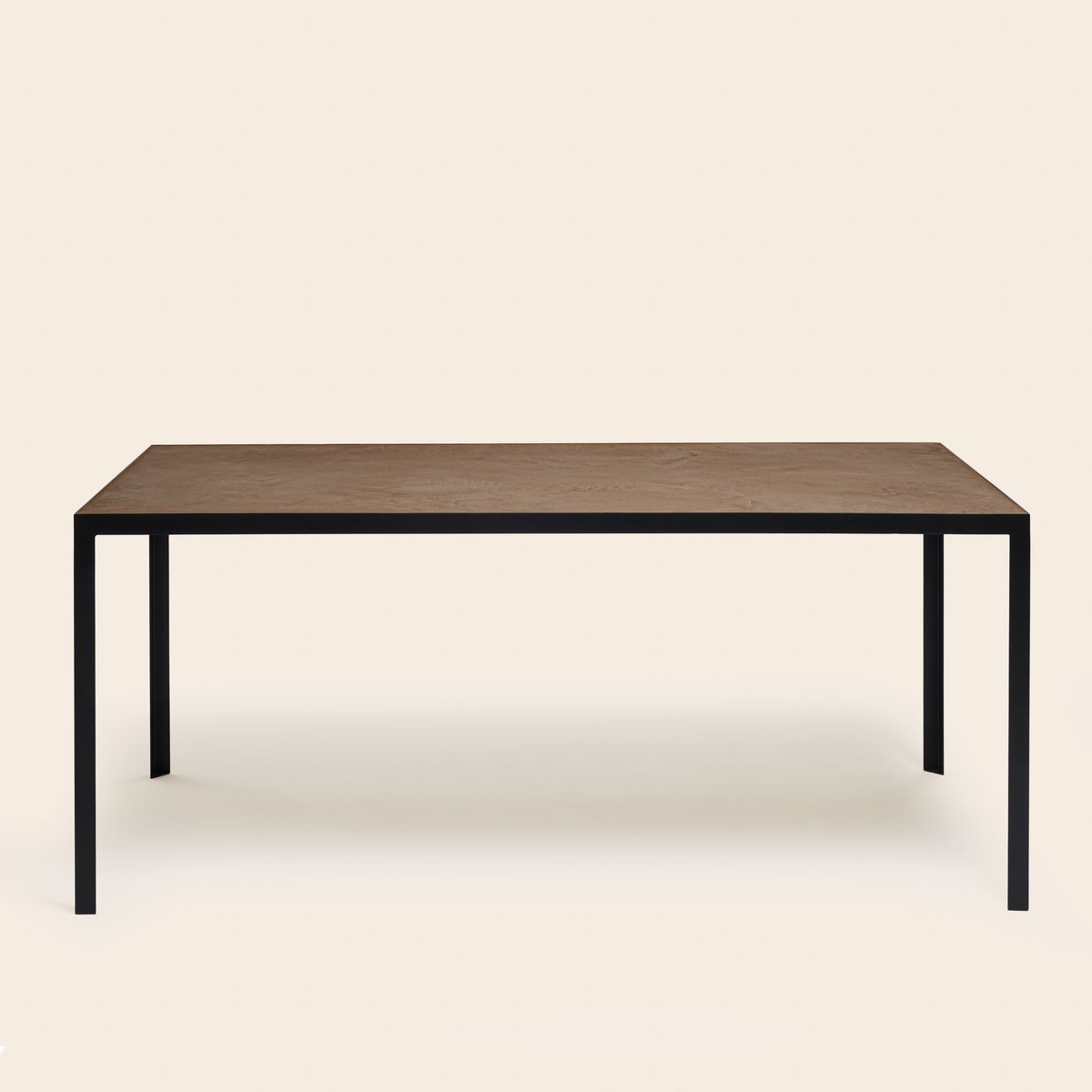 Table À Manger en bois et piètement métal noir ORELIA terre brune et métal noir, MADURA