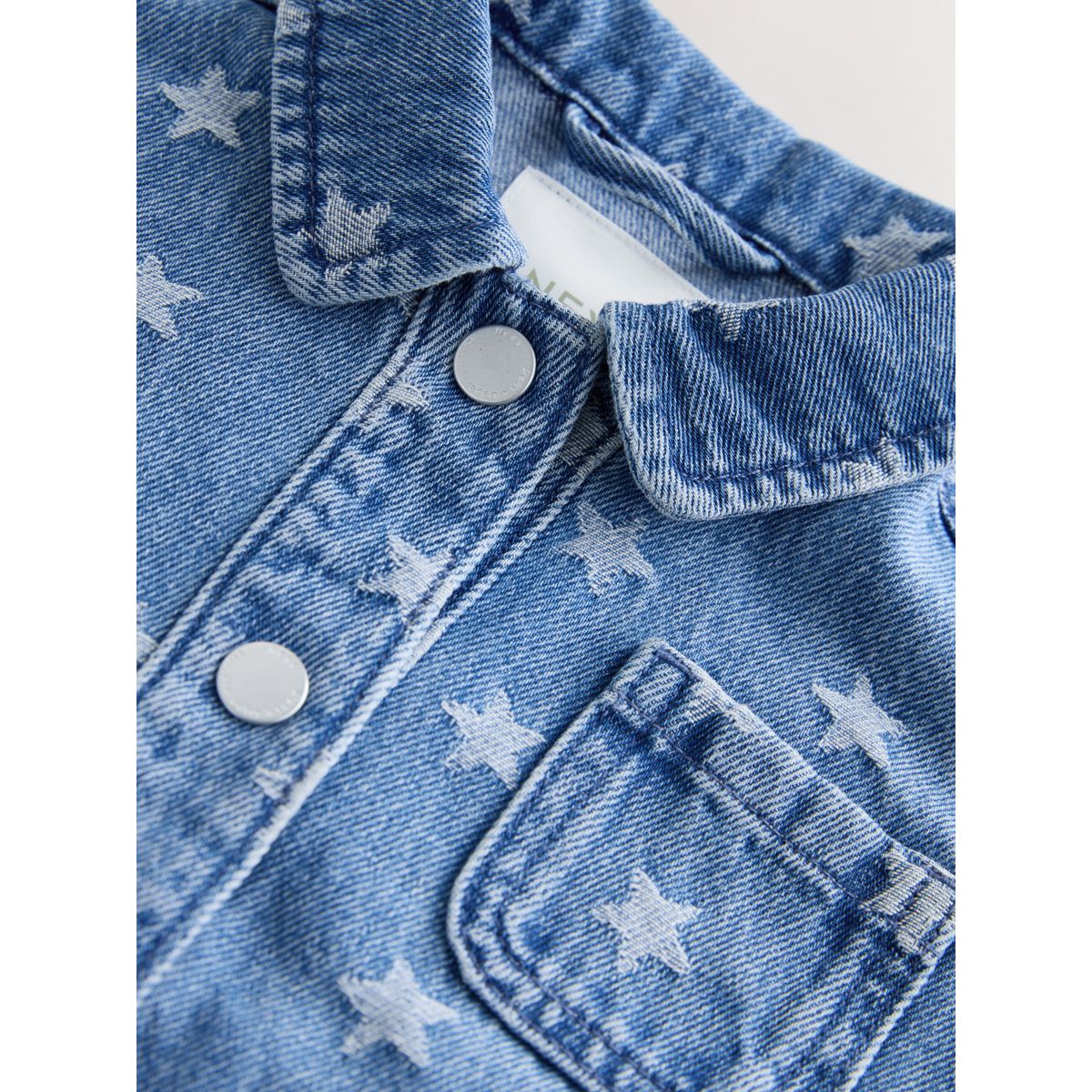 Veste en jean avec étoile jacquard délavage foncé, NEXT