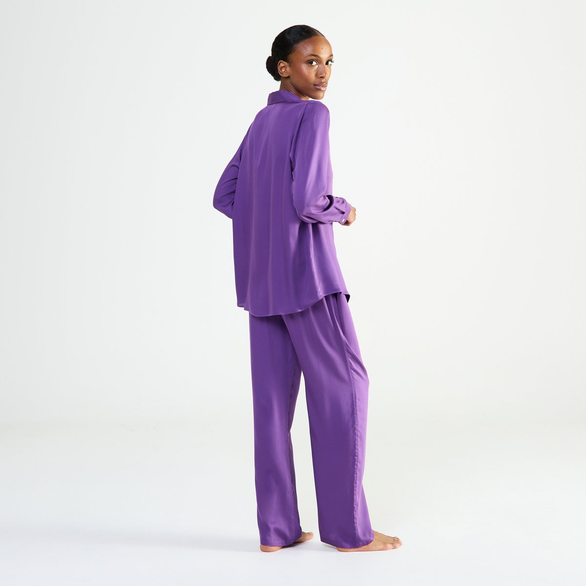 Pyjama col classique en satin SILLAGE violet, LAURENCE TAVERNIER