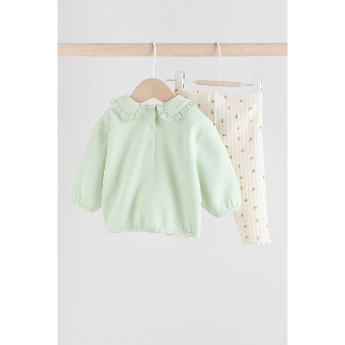 Sweat col à volants et legging bébé, 2 pièces vert sauge/crème ditsy, NEXT