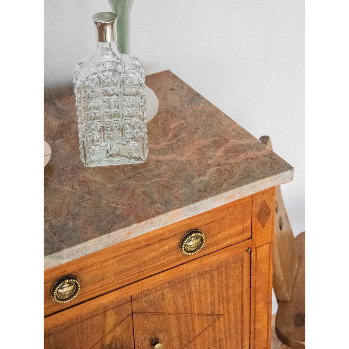 Table de chevet en bois Odile N°648 - Bon état bois foncé, DEBONGOUT