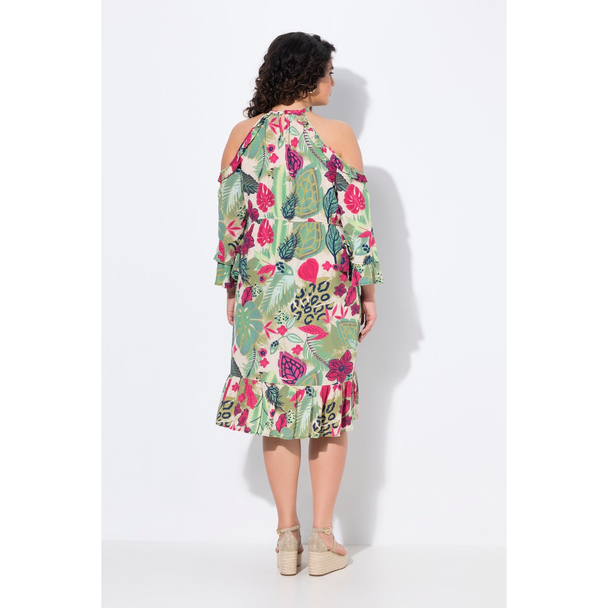 Robe à col rond et manches 3/4. Épaules nues champagne clair, ULLA POPKEN