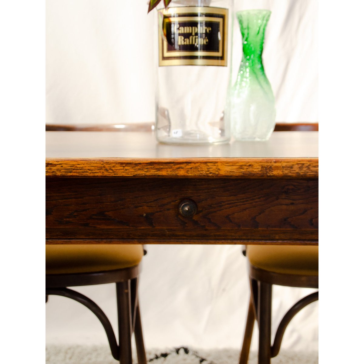Table à manger en chêne foncé Romy N°1609 - Bon état bois foncé, DEBONGOUT
