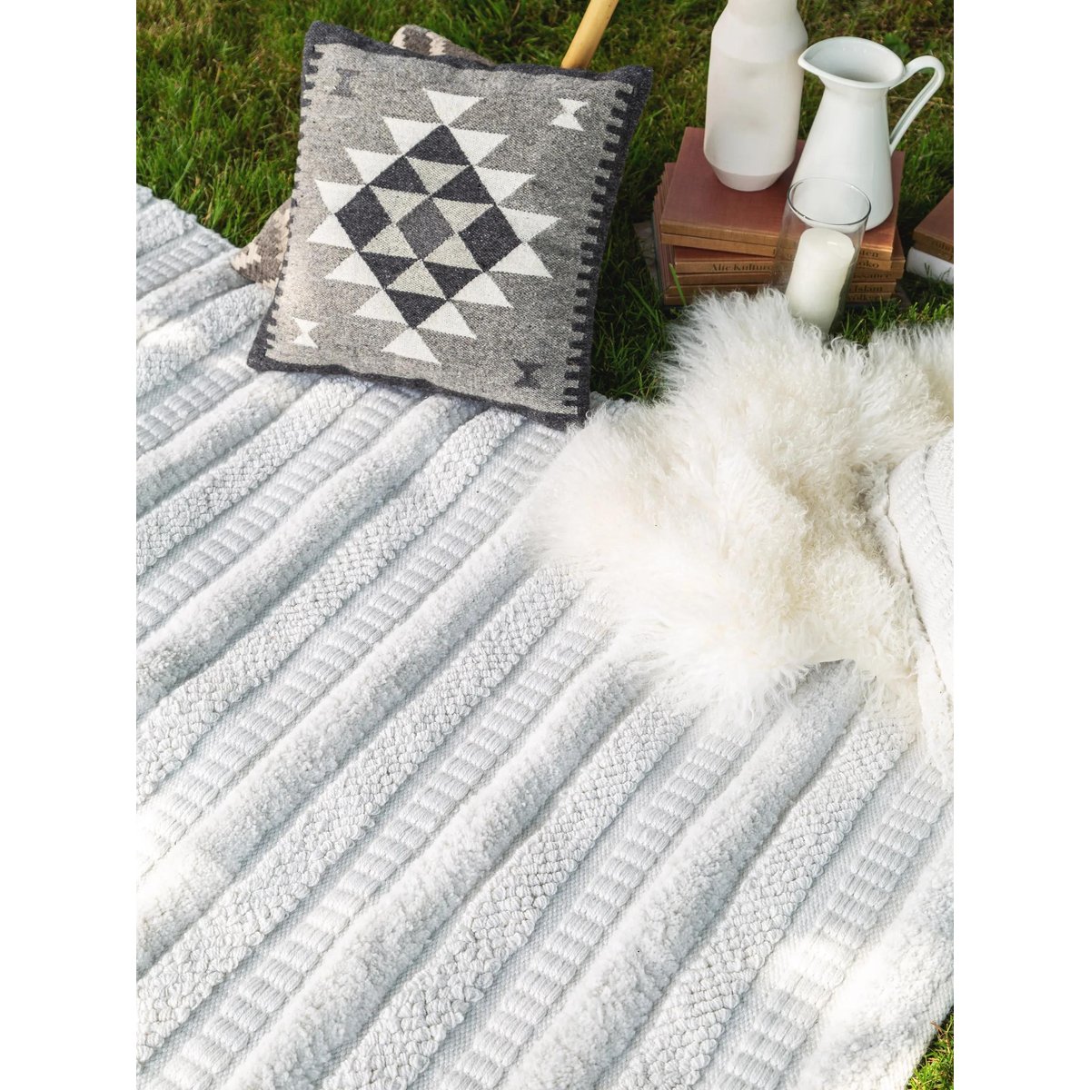 Tapis intérieur / extérieur fabriqué à partir de matériaux recyclés tissé main TONI ivory, BENUTA