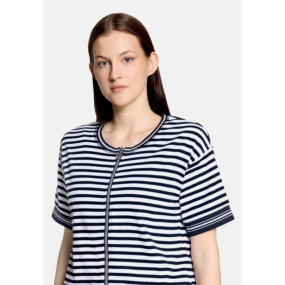 Cardigan façon t-shirt à fermeture zippée blanc/bleu, BETTY BARCLAY