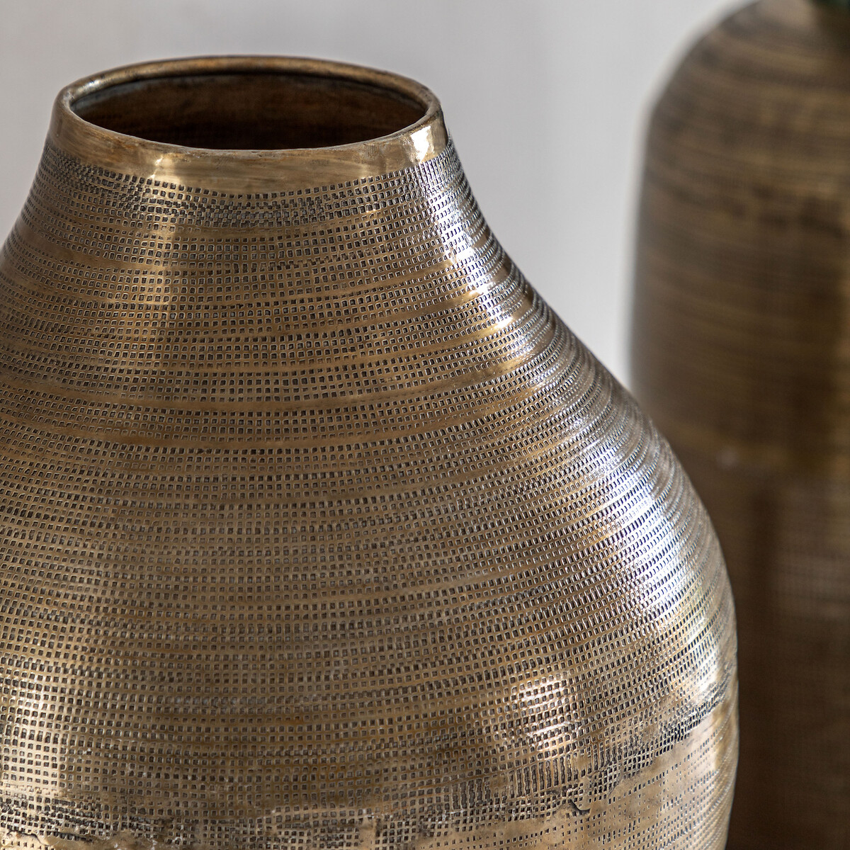 Zahara 36cm Hammered Metal Vase aged brass, ÉDITÉ