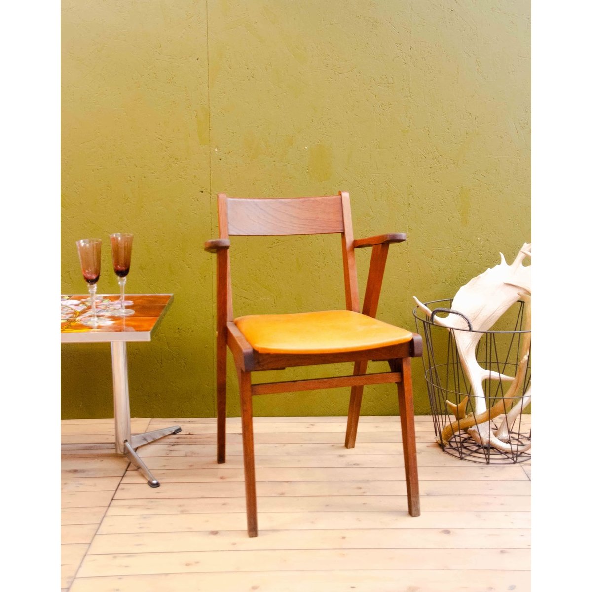 Chaise en bois Claude N°1587 - Bon état marron, DEBONGOUT