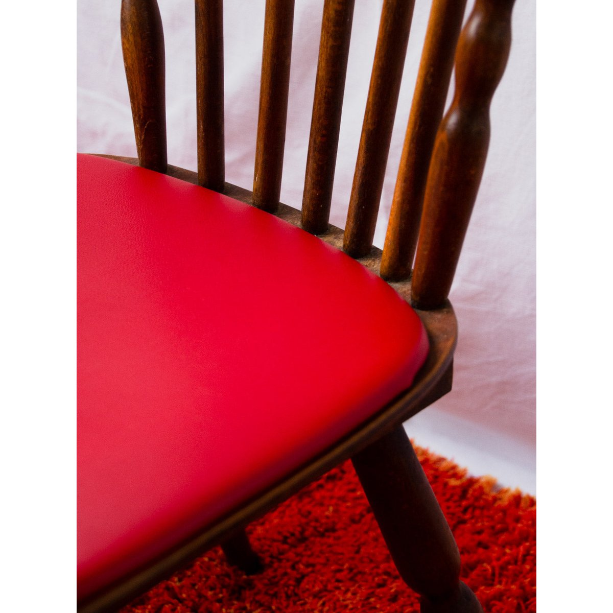 Lot de 4 chaises en bois et skaï Claude N°1737 - Bon état bois foncé, DEBONGOUT