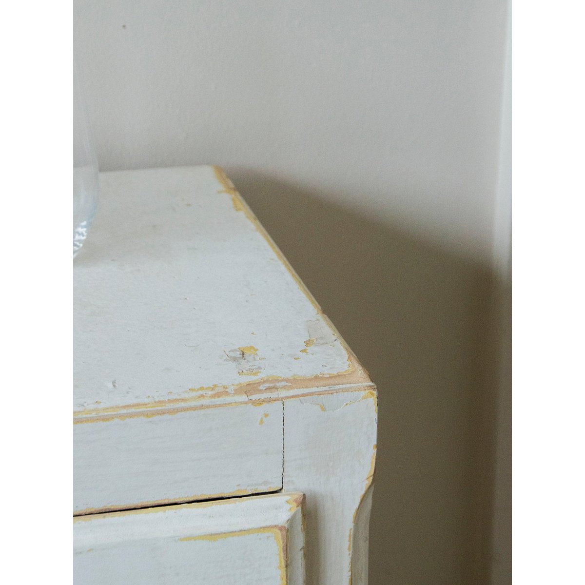 Commode en bois patinée Garance N°179 - Bon état blanc, DEBONGOUT
