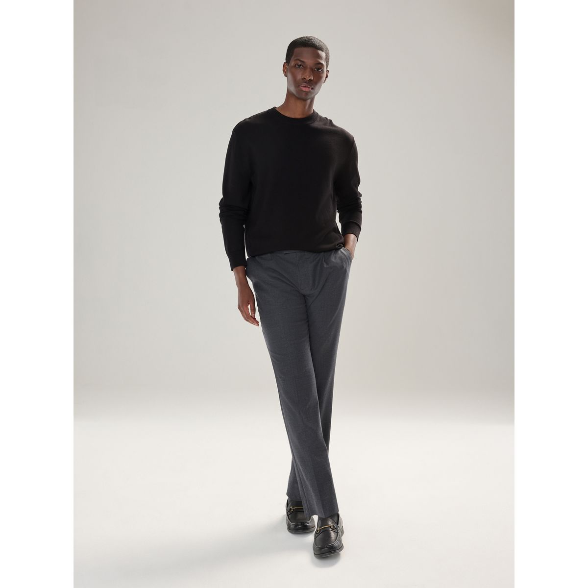 Pull ras du cou standard en coton majoritaire noir, NEXT