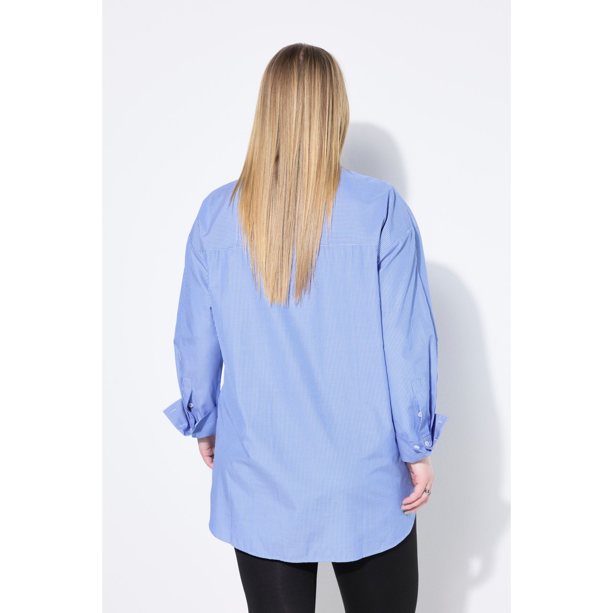 Chemisier oversize à rayures, poche brodée bleu ciel, STUDIO UNTOLD