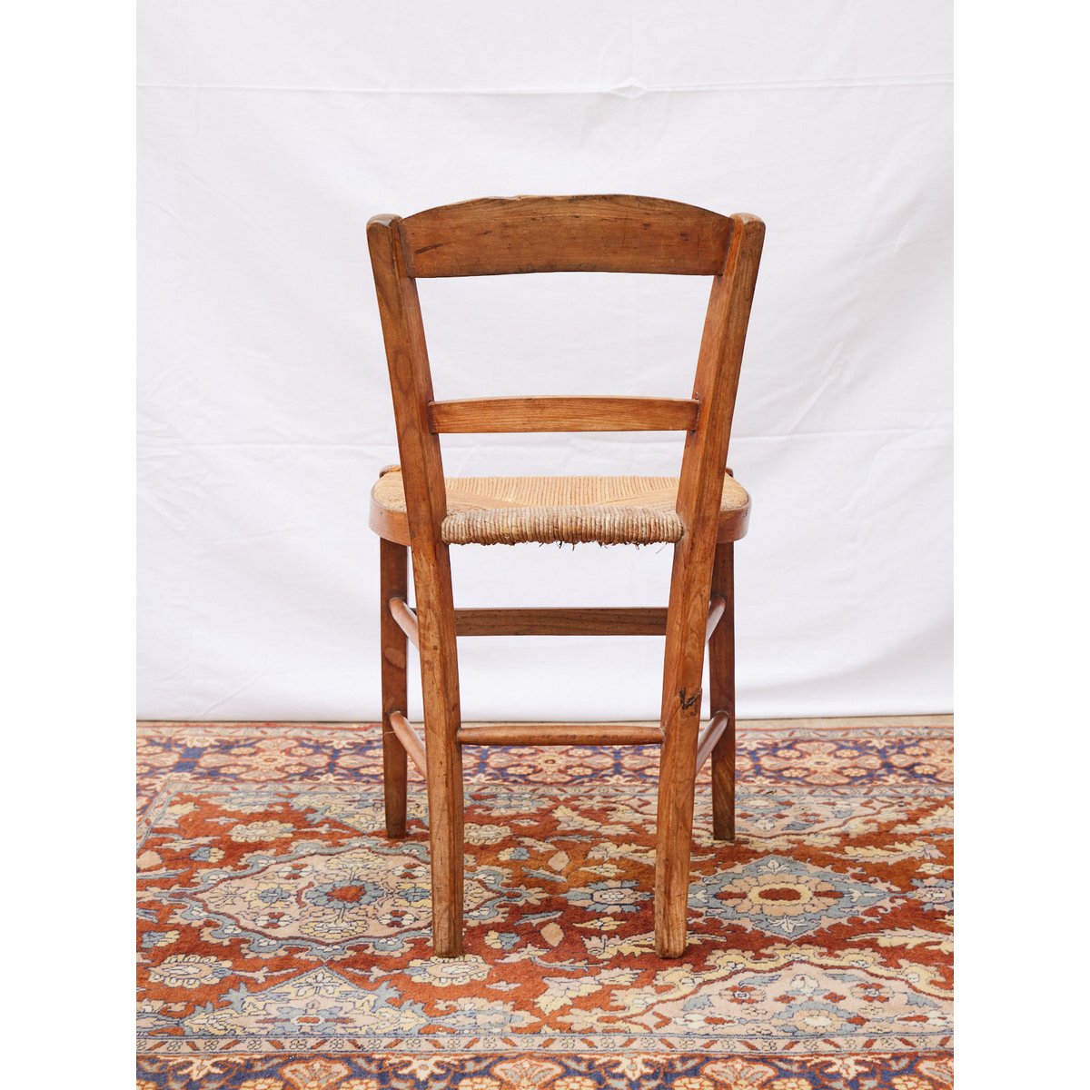 Paire de chaises en bois vintage Claude N°1439 - Bon état bois clair, DEBONGOUT
