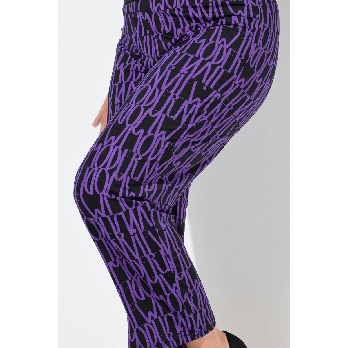 Pantalon Sienna en jersey motif lettres violet, ULLA POPKEN
