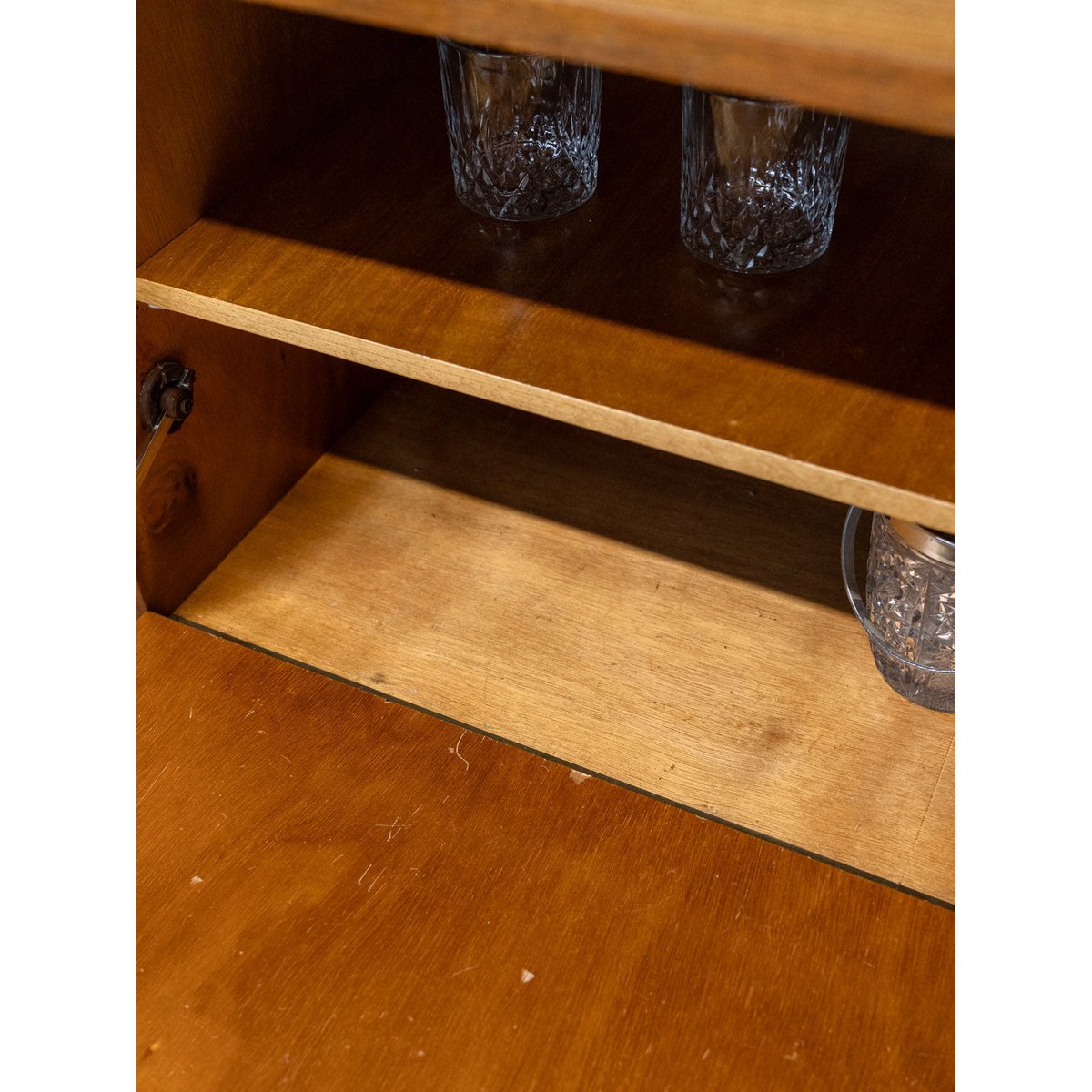 Buffet à roulettes en bois Gustave N°592 - Bon état bois foncé, DEBONGOUT