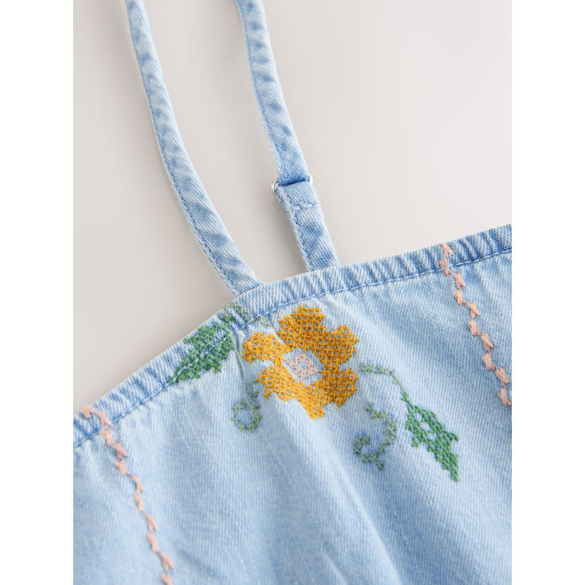 Robe courte en jean brodée bleach blue, NEXT