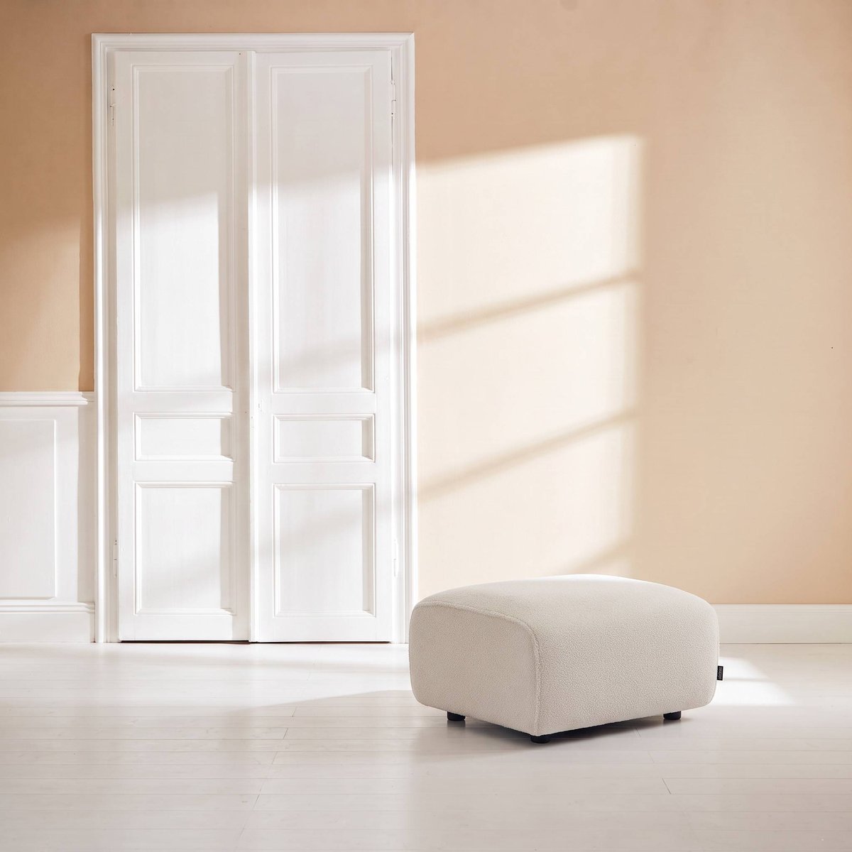 Pouf, repose-pieds pour canapé 2 places Wallas bouclette WALLAS crème, SWEEEK